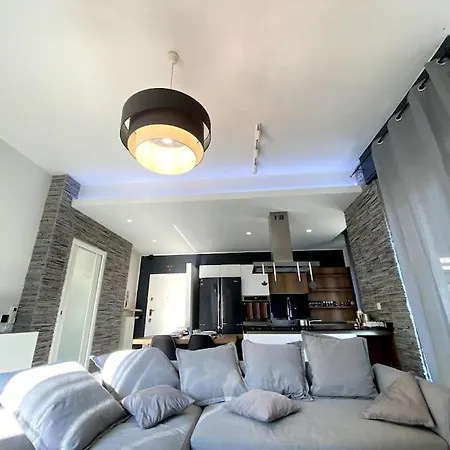 Wonderful, Roomy, King Bed W/garden Apartamento Como